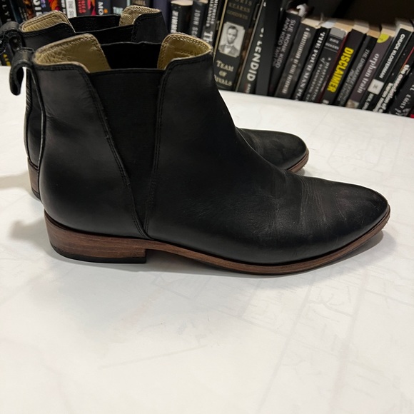 EUC Nisolo Eva Everyday Chelsea Boot | Size 8